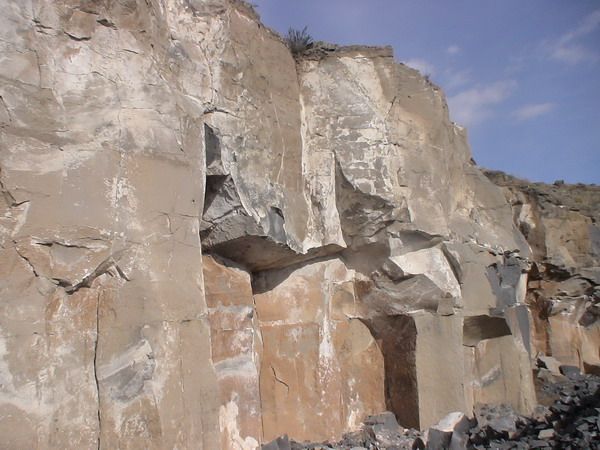 黑色玄武巖礦山(Basalt Quarry)