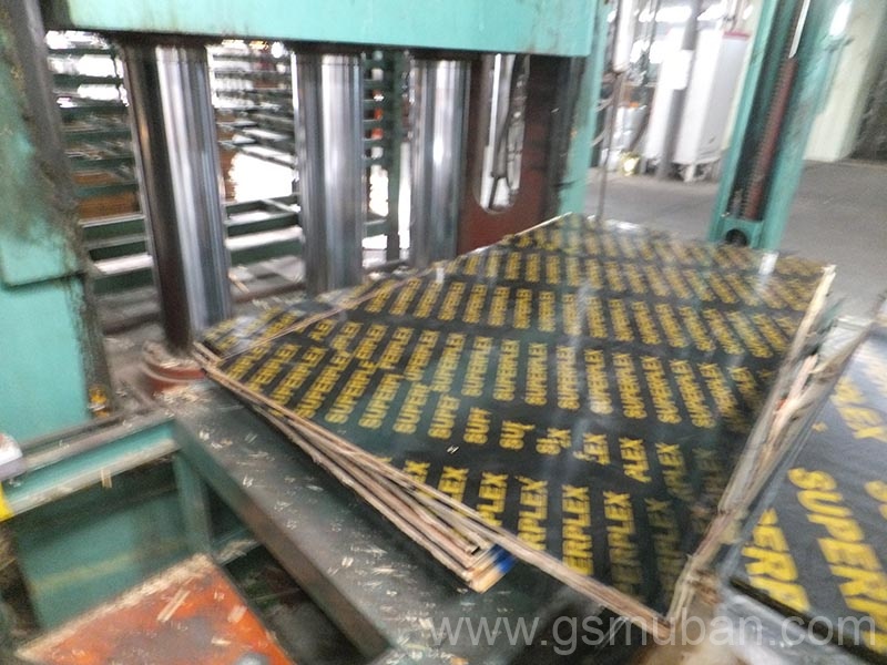 清水模板價格多少錢?清水模板和覆膜板的區(qū)別