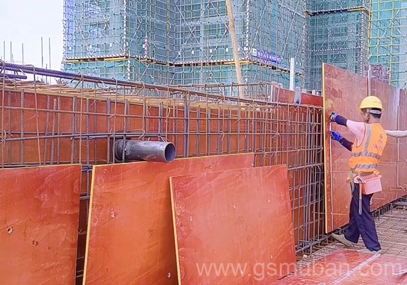 怎樣杜決用三級(jí)板木模板冒充整芯木模板的現(xiàn)象?